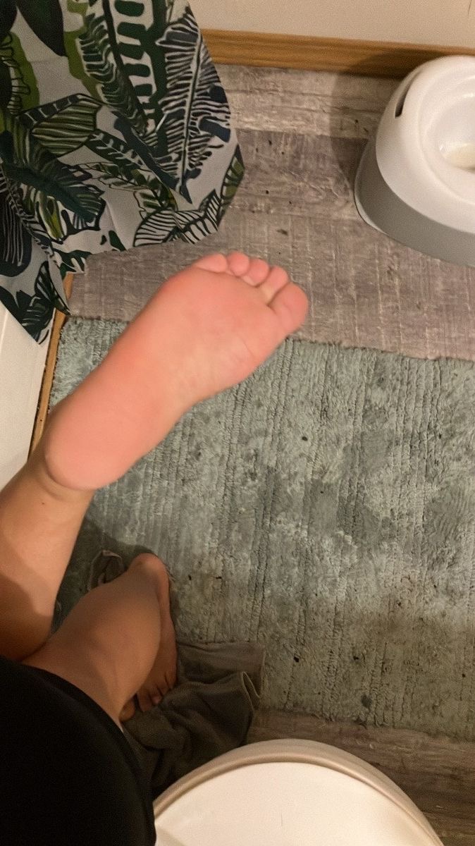 @feetl0verz
